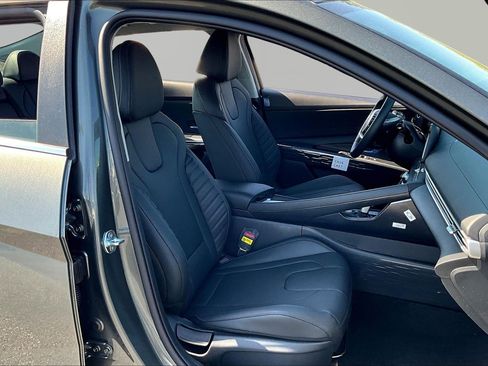 New 2026 Hyundai Elantra Limited FWD image 19