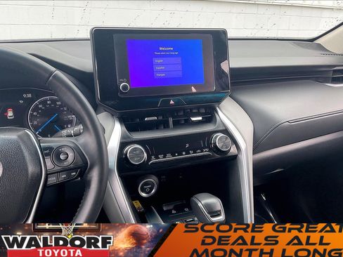 Used 2023 Toyota Venza LE image 7