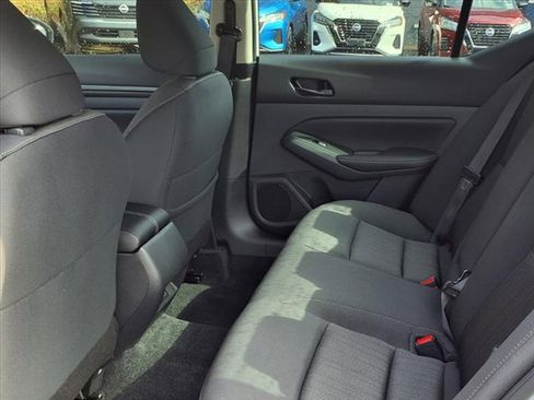 Used 2025 Nissan Altima 2.5 SV image 11