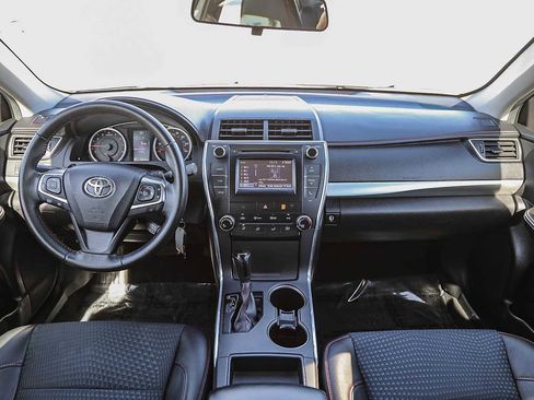 Used 2015 Toyota Camry SE image 12