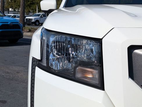 Used 2024 Nissan Frontier SV w/ SV Convenience Package image 12