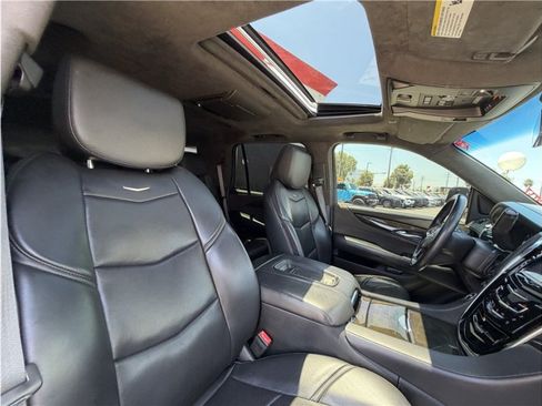 Used 2017 Cadillac Escalade Platinum RWD image 39