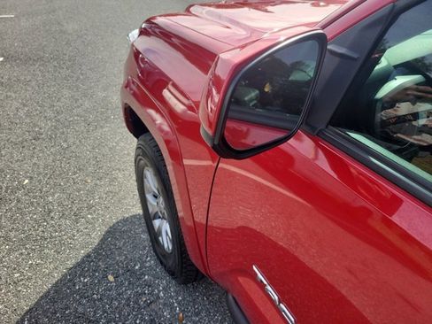 Used 2017 Toyota Tacoma SR5 image 18