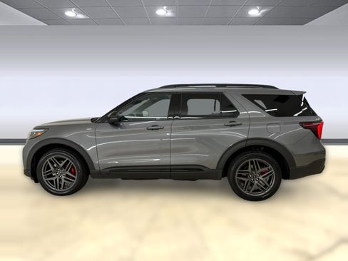 Used 2025 Ford Explorer ST-Line w/ ST-Line Street Pack AWD/4WD image 2