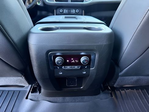 Used 2024 Chevrolet Suburban High Country AWD/4WD image 34