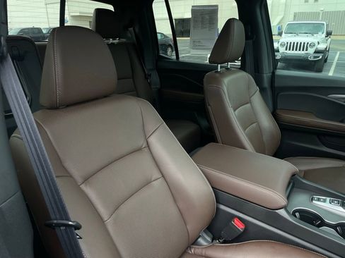 Certified 2025 Honda Ridgeline RTL image 32