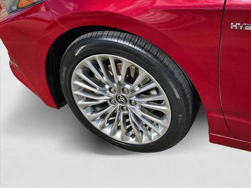 Used 2021 Toyota Avalon Limited image 25