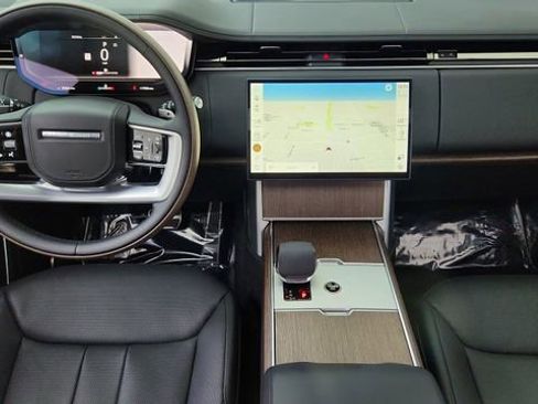 Used 2025 Land Rover Range Rover SE image 34