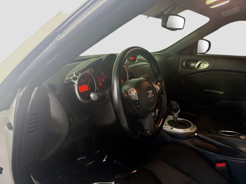 Used 2020 Nissan 370Z Coupe RWD image 23