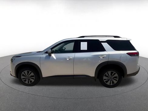 Used 2025 Nissan Pathfinder SV AWD/4WD image 9