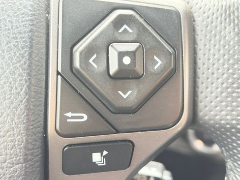 Used 2017 Toyota Tacoma Limited w/ Tow Package AWD/4WD image 18