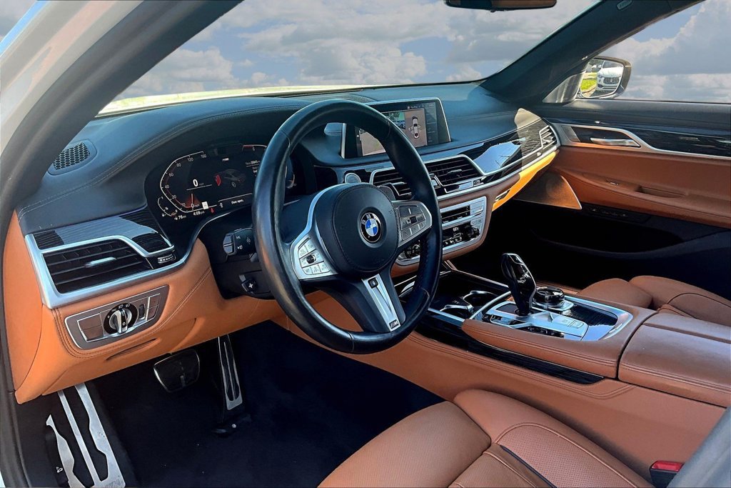 Used 2022 BMW 750i xDrive w/ Executive Package AWD/4WD image 17