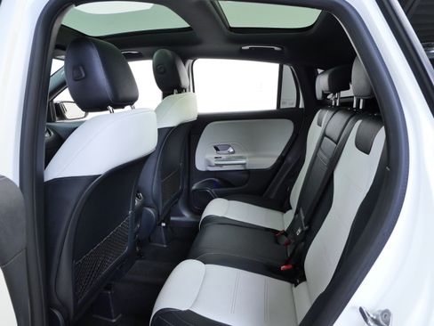 Used 2022 Mercedes-Benz GLA 250 4MATIC image 19