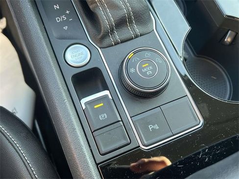 Certified 2023 Volkswagen Atlas SE image 30