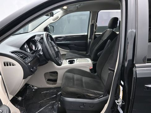 Used 2016 Dodge Grand Caravan SXT FWD image 21