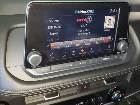 Used 2025 Nissan Rogue SV image 17