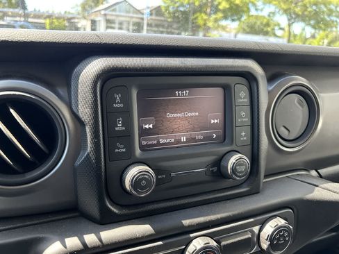 Used 2022 Jeep Wrangler Sport AWD/4WD image 13