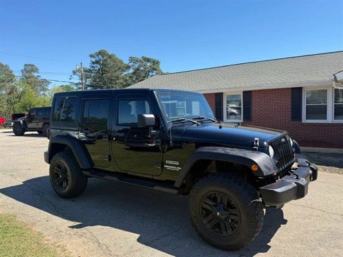 Used 2012 Jeep Wrangler Unlimited Sport w/ Connectivity Group image 9