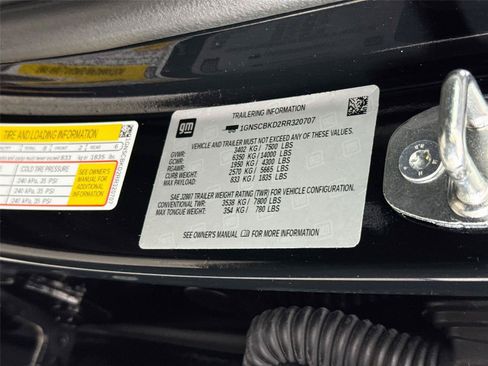 Used 2024 Chevrolet Suburban LS RWD image 20