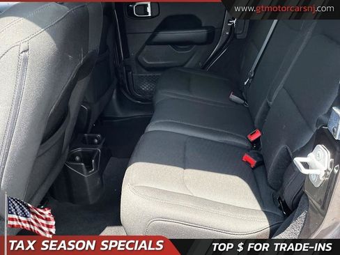 Used 2019 Jeep Wrangler Unlimited Sahara AWD/4WD image 16