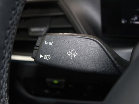 Used 2024 BMW 330e image 37