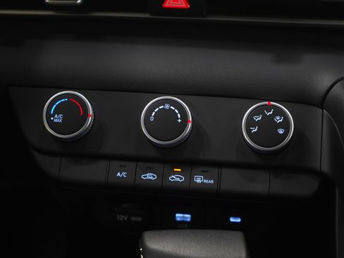 New 2025 Hyundai Elantra SE image 18