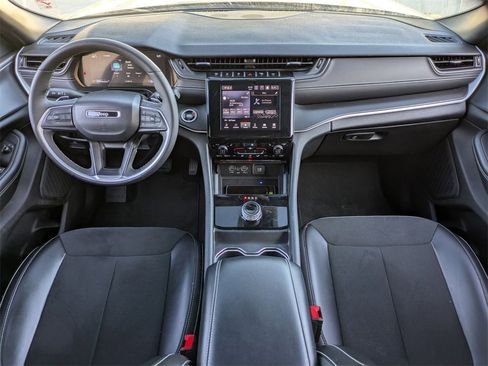 Used 2024 Jeep Grand Cherokee Altitude image 25