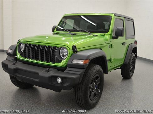 Used 2025 Jeep Wrangler Sport AWD/4WD image 2