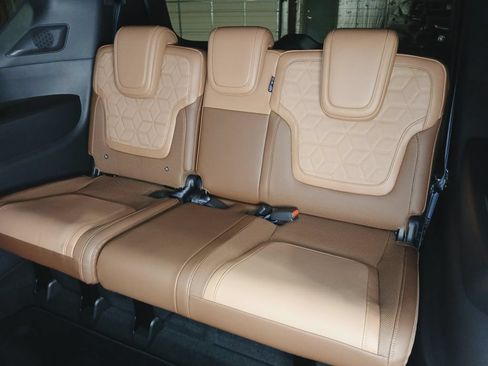 Used 2025 Nissan Armada Platinum Reserve AWD/4WD image 14