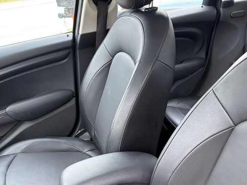 Used 2017 MINI Cooper 4-Door Hardtop image 11