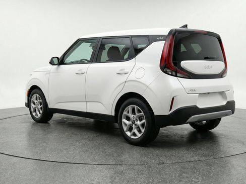 Used 2025 Kia Soul LX w/ LX Technology Package image 6