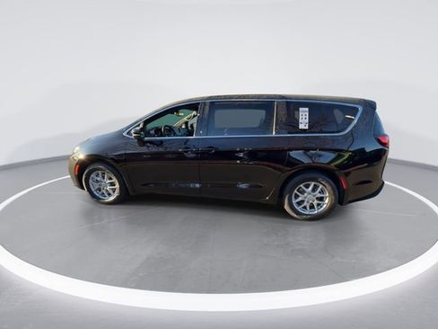 New 2026 Chrysler Pacifica Select FWD image 5