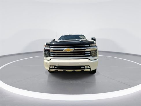 Used 2022 Chevrolet Silverado 3500 High Country w/ Safety Package II image 3