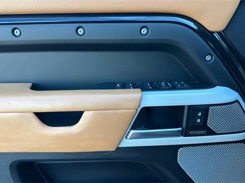 Certified 2023 Land Rover Defender 130 X-Dynamic SE image 10