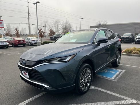 Used 2024 Toyota Venza Limited image 7