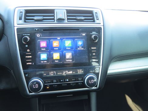 Used 2018 Subaru Outback 2.5i Premium image 17