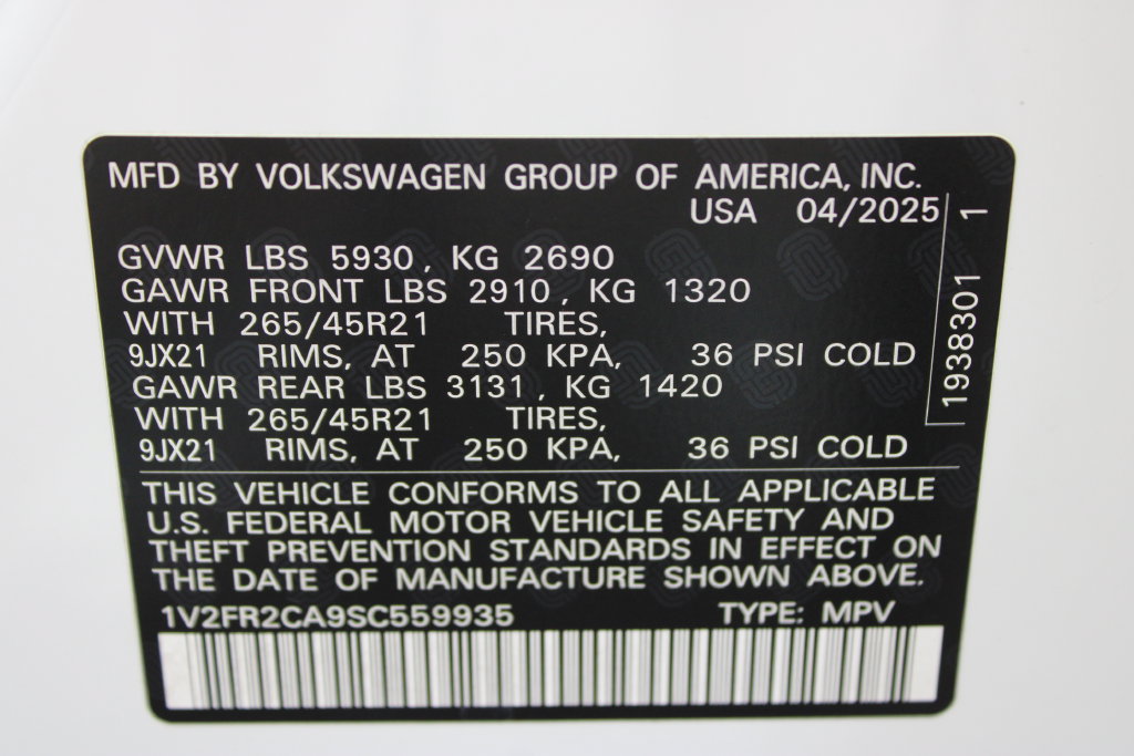 Used 2025 Volkswagen Atlas SEL Premium R-Line AWD/4WD image 34