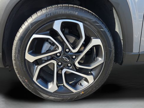 Used 2025 Chevrolet Trax RS FWD image 29
