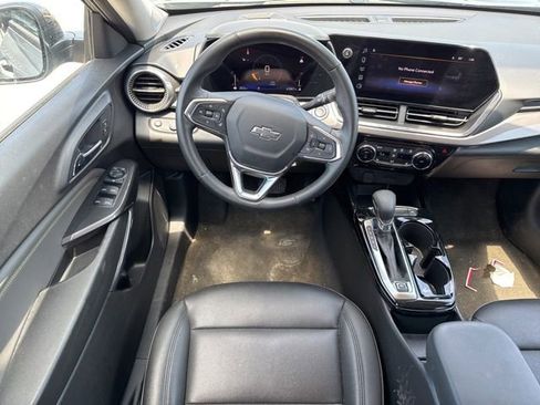 Used 2025 Chevrolet Trax ACTIV FWD image 5