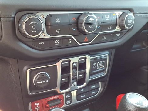 Used 2024 Jeep Wrangler Unlimited Rubicon AWD/4WD image 12