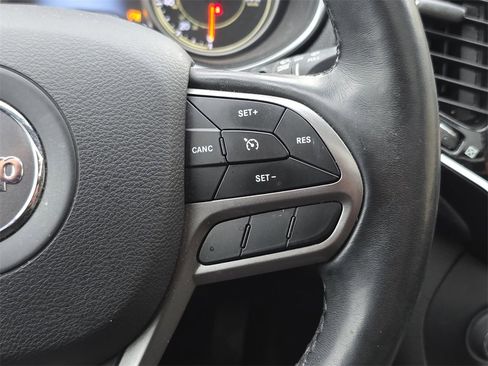 Used 2019 Jeep Cherokee Limited image 20