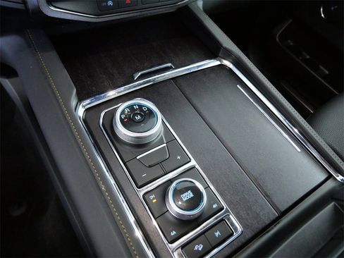 Used 2024 Ford Expedition Platinum image 23