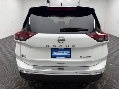 Used 2024 Nissan Rogue SL w/ SL Premium Package AWD/4WD image 9