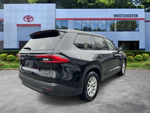 Used 2024 Toyota Grand Highlander XLE image 2