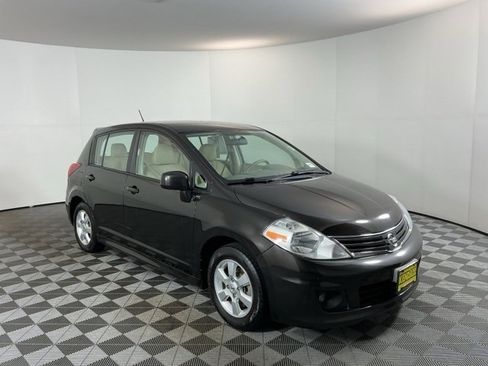 Used 2011 Nissan Versa SL image 3
