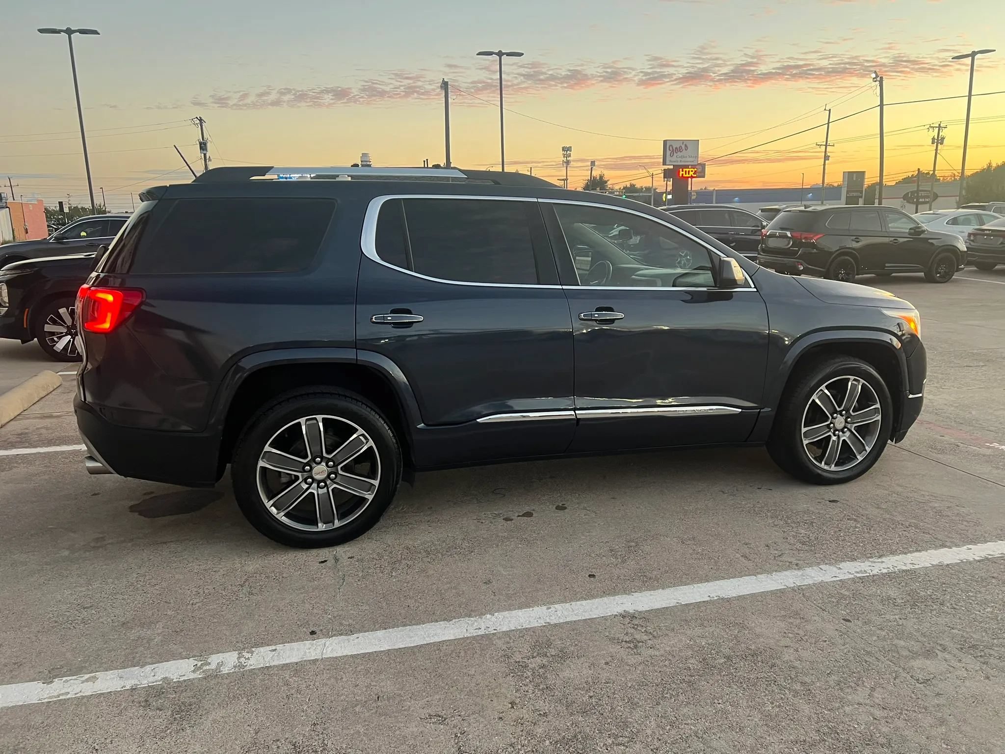 Used 2019 GMC Acadia Denali w/ Technology Package AWD/4WD image 8