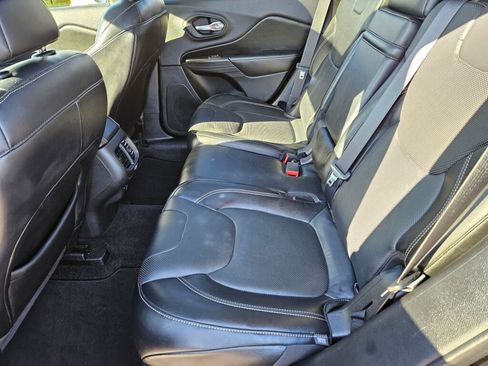 Used 2015 Jeep Cherokee Limited w/ Luxury Group image 11