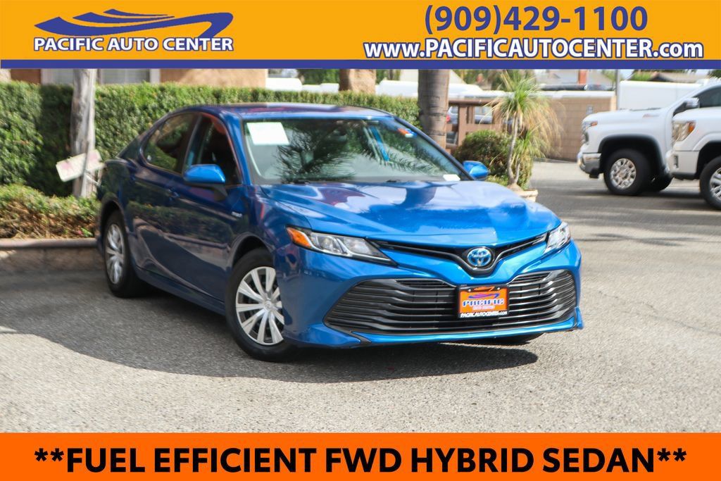 Used 2019 Toyota Camry LE FWD image 1