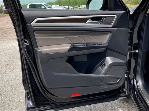 Used 2021 Volkswagen Atlas SE image 17