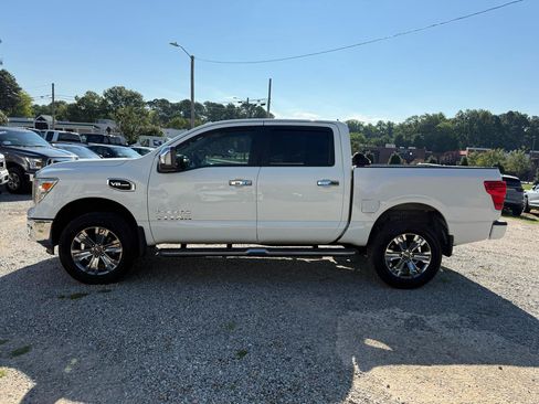 Used 2017 Nissan Titan SV AWD/4WD image 11